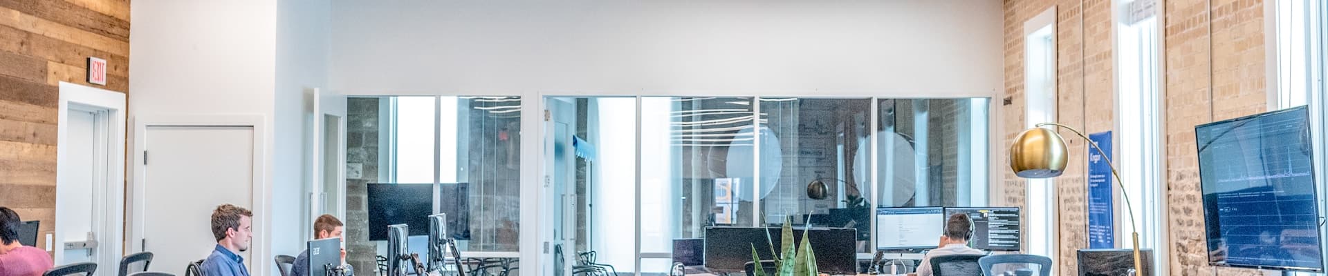 Inviting consultation meeting with HR and accounting team - warm and approachable business support